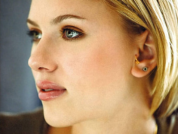 Scarlett Johansson, pretty green eyes, cute pic, blonde hair, female, sexy lips HD wallpaper