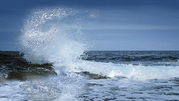 Splashing Seashore, sea, splash, rocks, shore, waves, pools, sky, water, ocean HD wallpaper