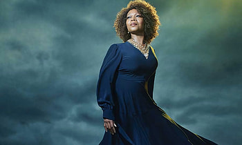 Alfre Woodard, Groundbreaking talent, Nuanced performances, Compelling artistry HD wallpaper