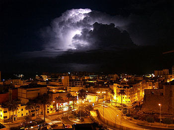 Lightning in Canary Island, spain, night, lightning, canary island, sky, nature, torment HD wallpaper