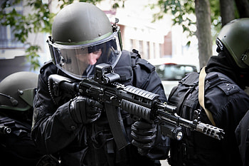 DOS saturn special forces soldier helmet military police weapon . HD wallpaper