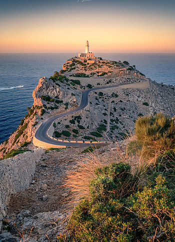 Mallorca , Pristine beaches, Mediterranean bliss, Island getaway HD phone wallpaper