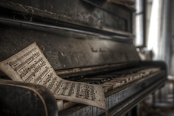 Piano, Harmonious melodies, Captivating instrument, Aesthetic appeal HD wallpaper