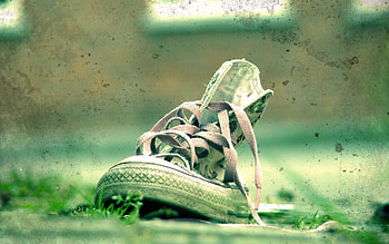 Grass, Miscellanea, Miscellaneous, Sneakers, Mud, Dirt, Shoes, Laces, Shoelaces HD wallpaper