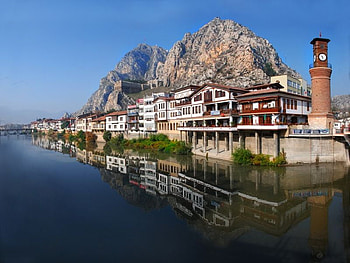 amasya houses near the greenriver,turkey, river, turkey, amasya, house HD wallpaper