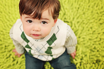 Pretty young thing;)-P.Y.T., sunshine, childhood, beautiful, people, little, boy, green, young, kid, lovely, child, forever HD wallpaper