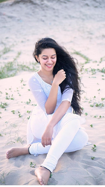 Mirnalini Ravi, Beauty, actress, Gorgeous HD phone wallpaper