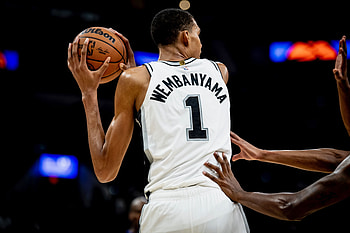 Victor Wembanyama Spurs Game Action, San Antonio Spurs, Victor Wembanyama, Sports HD wallpaper