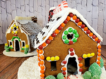 Gumdrops and M&Ms, Gingerbread House HD wallpaper