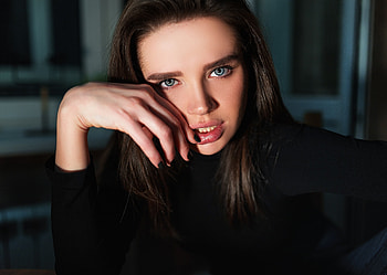 Pretty woman, model, black t-shirt HD wallpaper