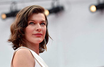 Milla Jovovich HD wallpaper