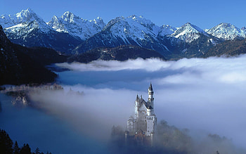 Bavarian Alps, Neuschwanstein Castle HD wallpaper