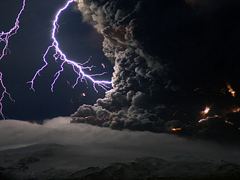 A lightning storm created in the ashes, flying ashes, lighting, graphy, forces of nature, storm HD wallpaper