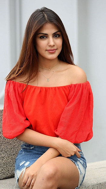 Rhea Chakraborty, Actress HD phone wallpaper
