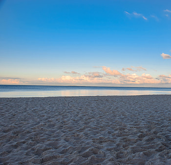 Beach, dawn, sand, blue skyline, sea HD wallpaper