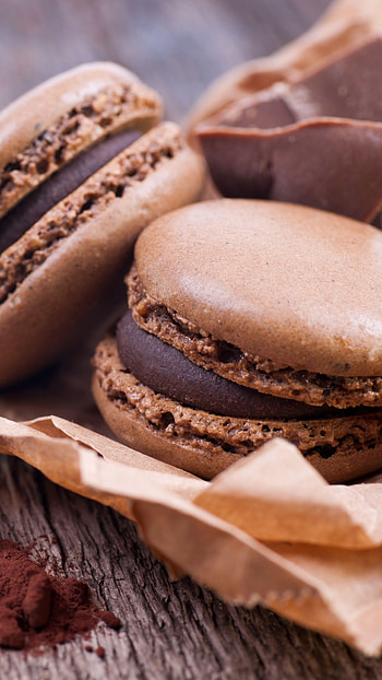 Chocolate mint macaron, Baking perfection, Rich cocoa indulgence, Tempting and comforting HD phone wallpaper