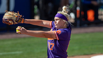 Millie Thompson, Softball HD wallpaper
