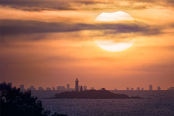 A Partial Solar Eclipse over Buenos Aires, star, fun, space, cool, Buenos Aires, Solar Eclipse, sun HD wallpaper