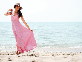 Girl at the beach, pink dress, model, sand, girl, hat, beach HD wallpaper
