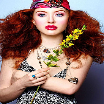 REDHEAD GIFT FOR YOU .., flower, red, giving, gift, hair, hat, woman HD wallpaper