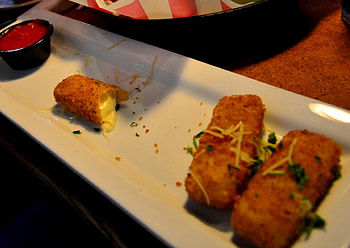 Mozzarella Sticks, tgi fridays, fridays, cheese sticks, mozzarella, cheese HD wallpaper