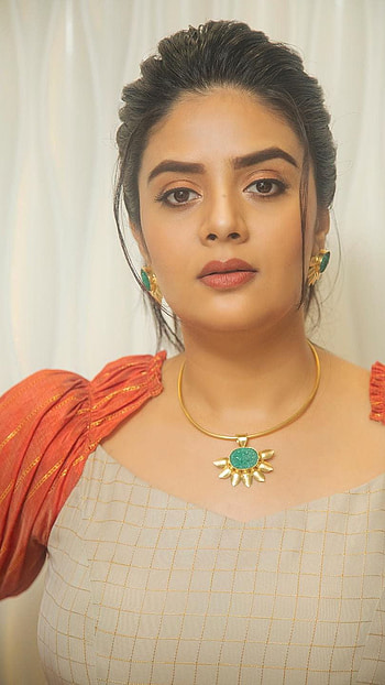 Sreemukhi, telugu actress, model HD phone wallpaper
