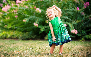 little-girl-dancing--4 HD wallpaper