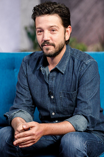 Diego Luna, Steckbrief news, Biography updates, Career milestones HD phone wallpaper