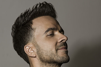 Luis Fonsi , Stylish visuals, Music passion HD wallpaper