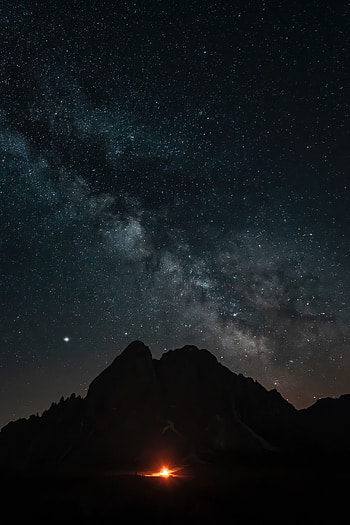 Mountains, Bonfire, Night, Dark, Starry Sky, Darkness HD phone wallpaper