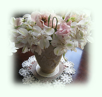 Vase with summer flowers, vase, pink, flowers, pretty HD wallpaper