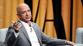 Jeff Bezos, Wealth accumulation, Business success, Financial powerhouse HD wallpaper