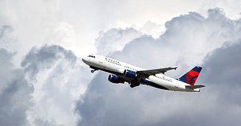 Delta Air Lines, Capacity reduction, Travel industry, Coronavirus impact HD wallpaper