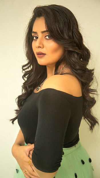 Sreemukhi, telugu actress, model HD phone wallpaper