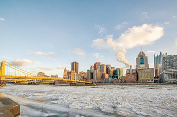 Roberto Clemente Bridge, Pittsburgh Skyline HD wallpaper