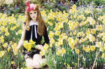 Cintia Diker, daffodil, fashion, model, red, garden, beautiful, people, hair HD wallpaper