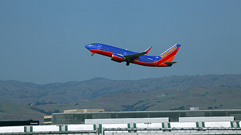 Southwest Airlines, Raise minimum wage, Retain workers, The New York Times HD wallpaper