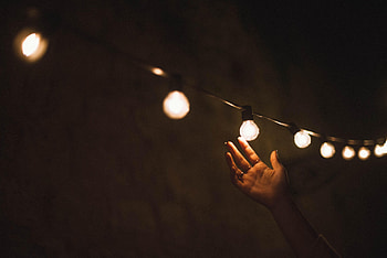 Shine, Light, Hand, Miscellanea, Miscellaneous, Garland, Touching, Touch, Light Bulbs HD wallpaper