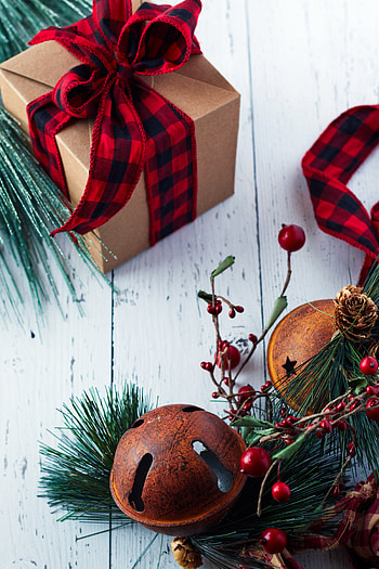 Holidays, New Year, Decorations, Christmas, Branches, Present, Gift HD phone wallpaper