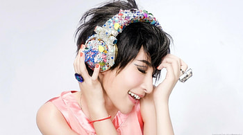 Feel the music, blue, white, model, asian, heads, girl, hand, woman, jewel, pink HD wallpaper