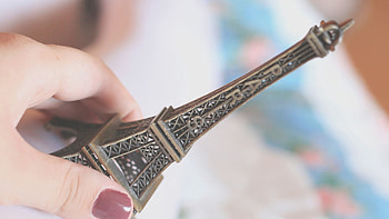 Eiffel Tower, Hand, Miscellanea, Miscellaneous, Statuette, Manicure HD wallpaper