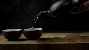 Tea ceremony, Black teapot pour tea, Stock video, Pouring tea HD wallpaper