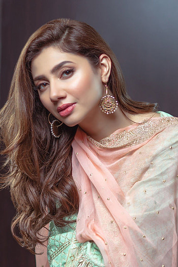 Pakistani & Hot Actress Mahira Khan Speaks Up - Mahira Khan HD phone wallpaper