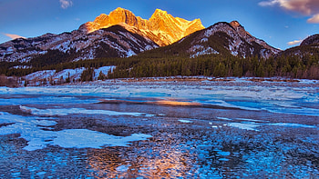 Abraham Lake, frozen, methane bubbles, daylight, mountain, lake HD wallpaper