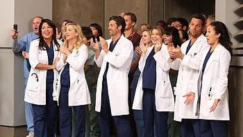 Grey's Anatomy, Dramatic moments, Engaging characters, Hospital drama HD wallpaper