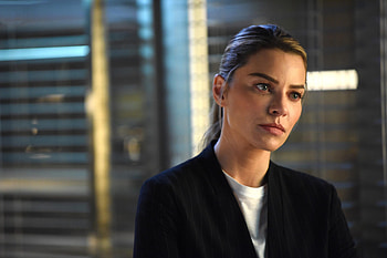 Chloe Decker As Lauren German In Lucifer 2017, lucifer, tv-shows, lauren-german, celebrities, girls HD wallpaper