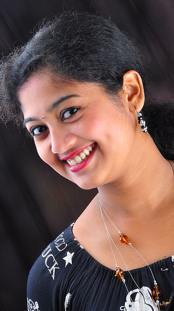 Neeraja, mallu actress, beautiful HD phone wallpaper