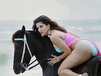 A Beach Ride . ., style, cowgirl, fun, brunettes, beach, fashion, horses, outdoors, Sunny Leone, women, models, western, female HD wallpaper