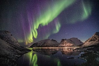 Aurora Borealis Lake Houses Evening , northern-lights, nature, aurora HD wallpaper