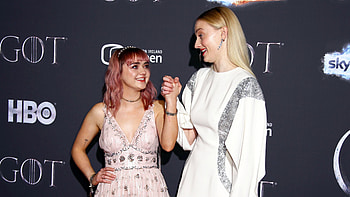 Maisie Williams, mirin, Sophie Turner, RGIRLSMIRINGIRLS HD wallpaper